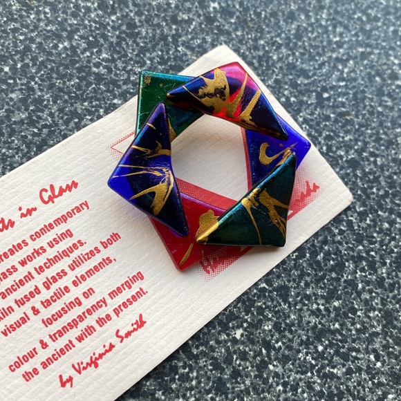 Glass Wreath Brooch - Picture 2 of 3